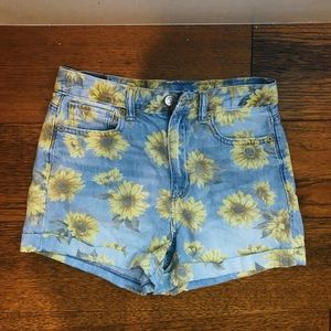 American Eagle distressed 🌻sunflower🌻 short